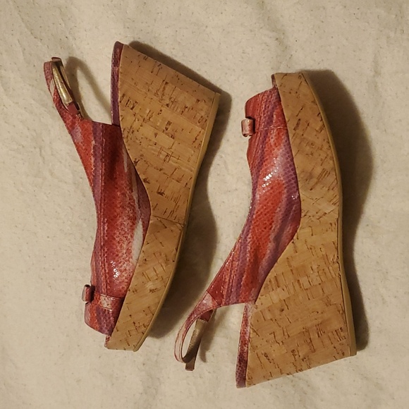 Stuart Weitzman Wedges 7 1/2 M - Picture 6 of 12